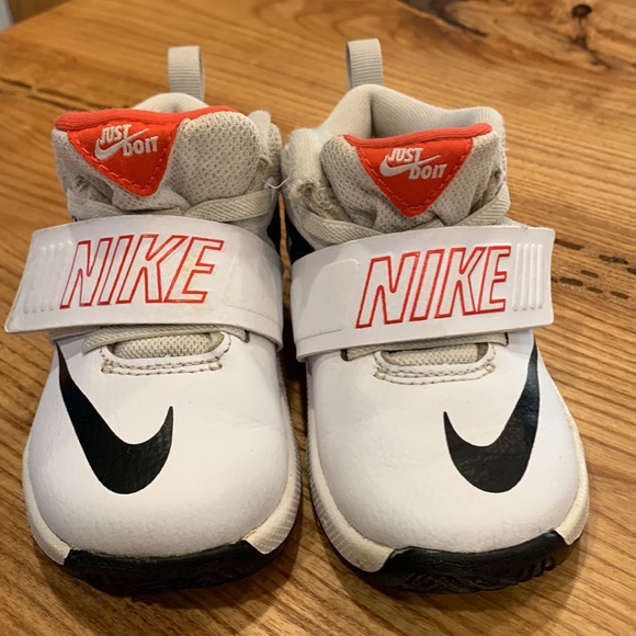 Nike team hustle 8 size 7 child - Picture 2 of 10